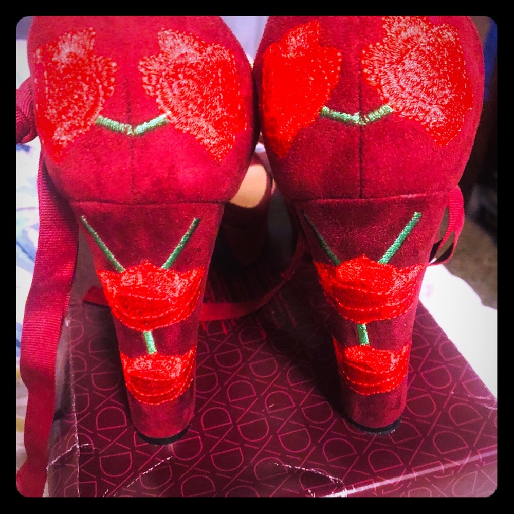 Size 12w wine colored heels